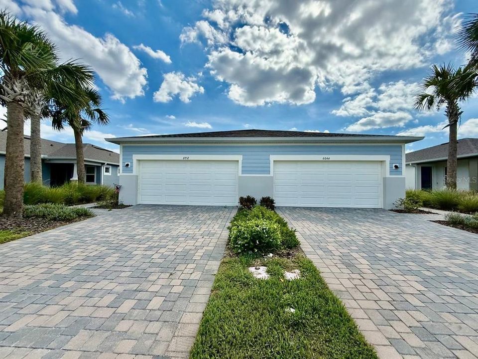 Recently Rented: $2,200 (2 beds, 2 baths, 1418 Square Feet)