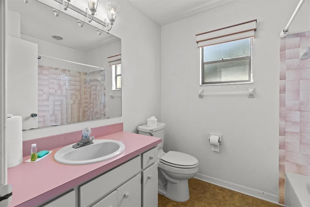 For Sale: $180,000 (2 beds, 2 baths, 1353 Square Feet)