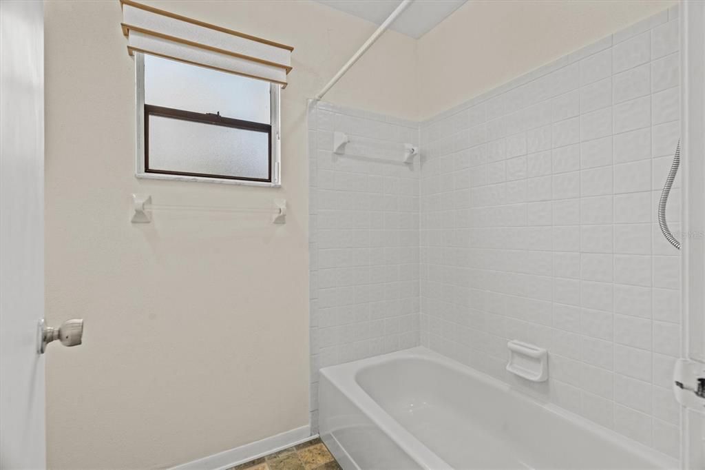 For Sale: $180,000 (2 beds, 2 baths, 1353 Square Feet)