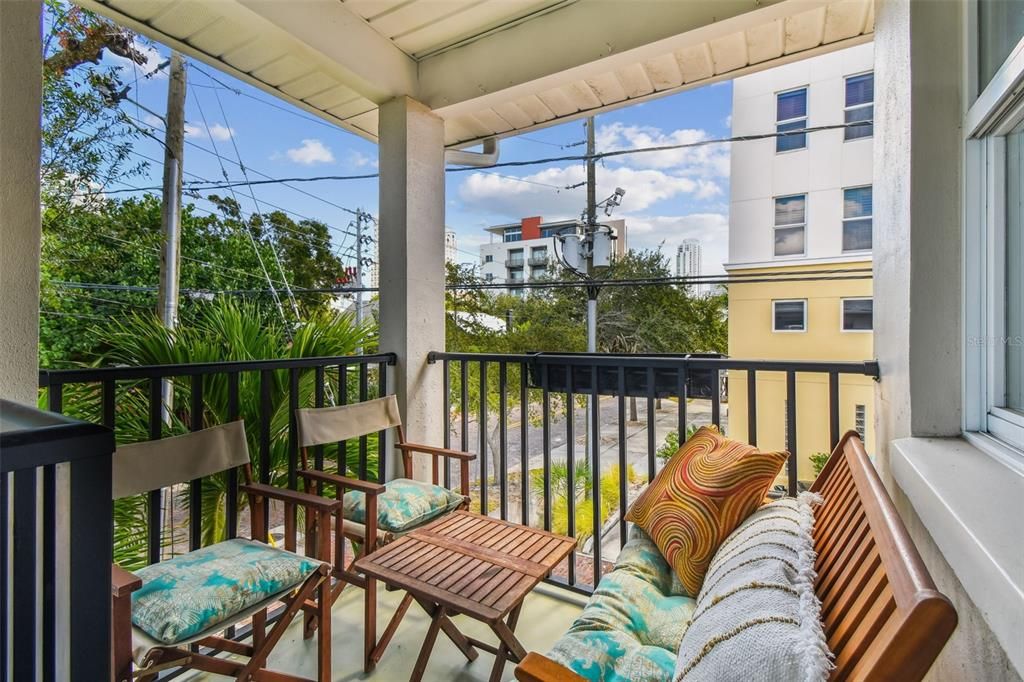 For Sale: $450,000 (2 beds, 1 baths, 790 Square Feet)