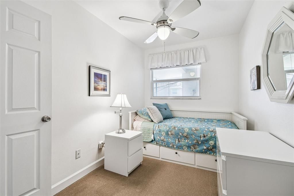 For Sale: $450,000 (2 beds, 1 baths, 790 Square Feet)