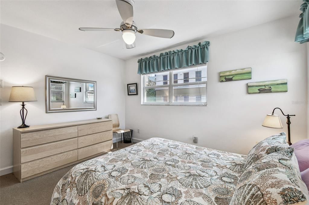 For Sale: $450,000 (2 beds, 1 baths, 790 Square Feet)