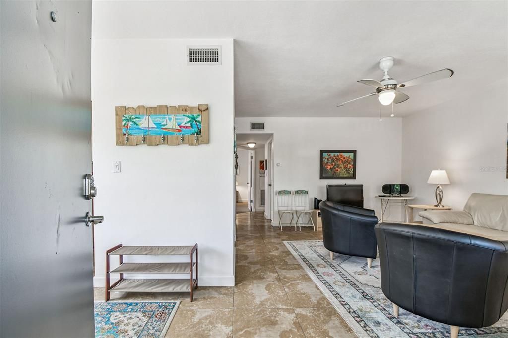 For Sale: $450,000 (2 beds, 1 baths, 790 Square Feet)