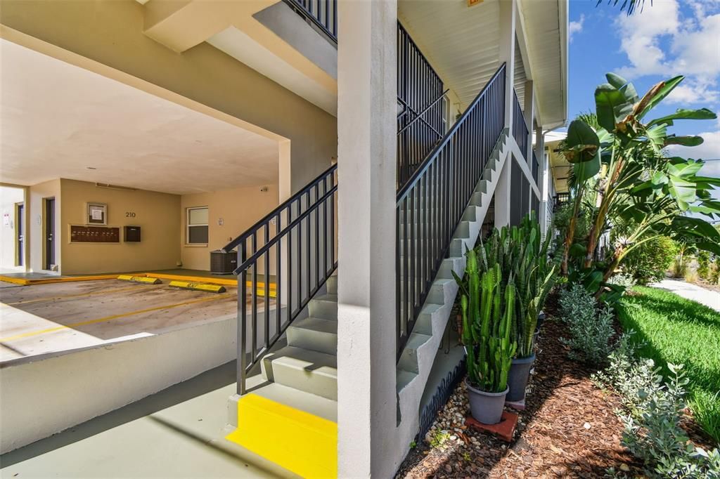 For Sale: $450,000 (2 beds, 1 baths, 790 Square Feet)