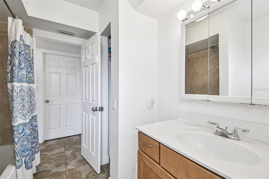 For Sale: $450,000 (2 beds, 1 baths, 790 Square Feet)