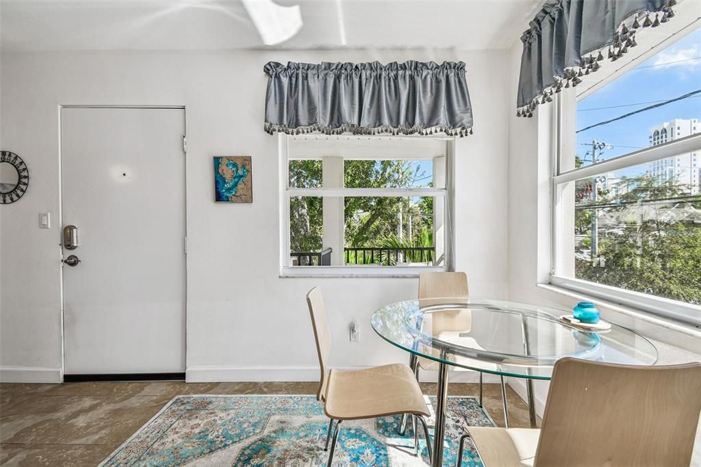 For Sale: $450,000 (2 beds, 1 baths, 790 Square Feet)