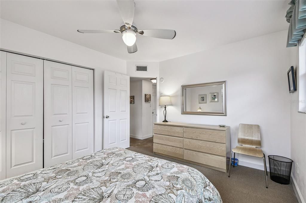 For Sale: $450,000 (2 beds, 1 baths, 790 Square Feet)