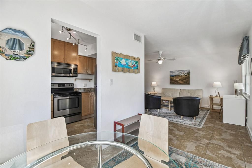 For Sale: $450,000 (2 beds, 1 baths, 790 Square Feet)