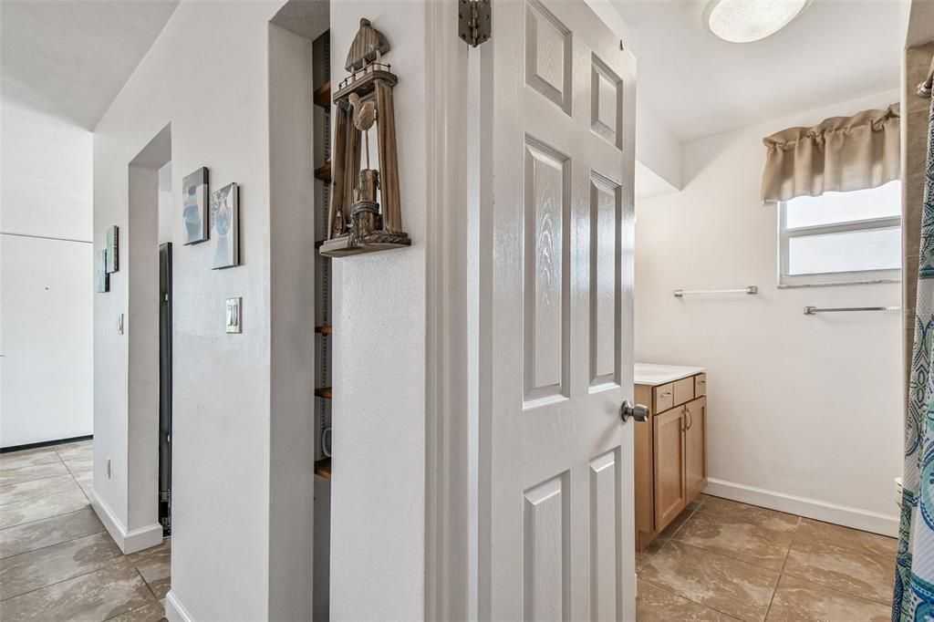 For Sale: $450,000 (2 beds, 1 baths, 790 Square Feet)