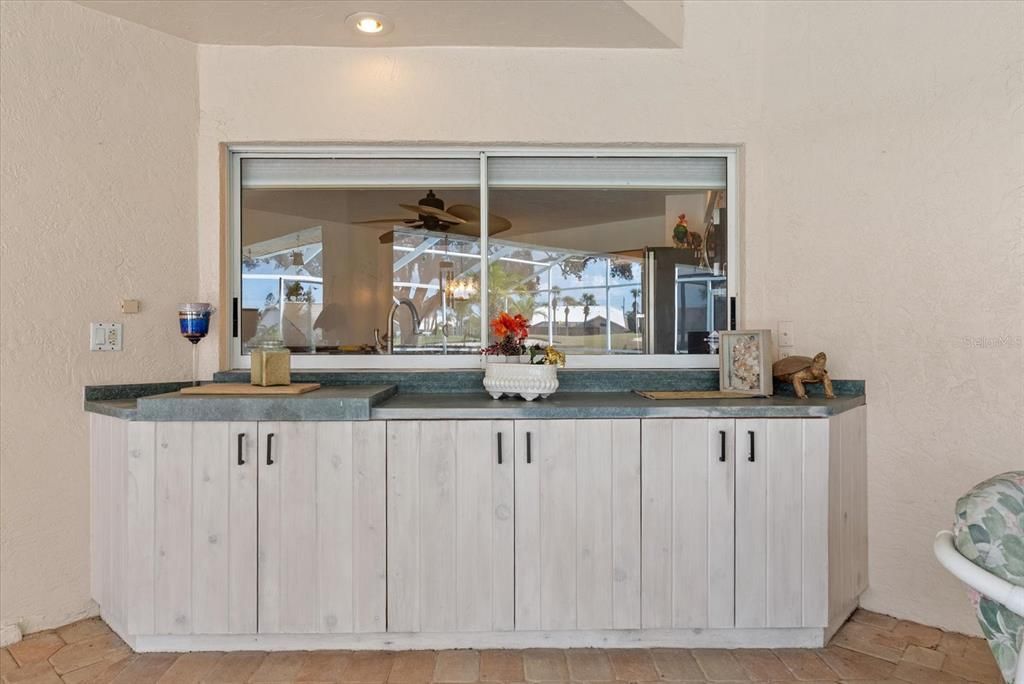 For Sale: $575,000 (3 beds, 2 baths, 2179 Square Feet)