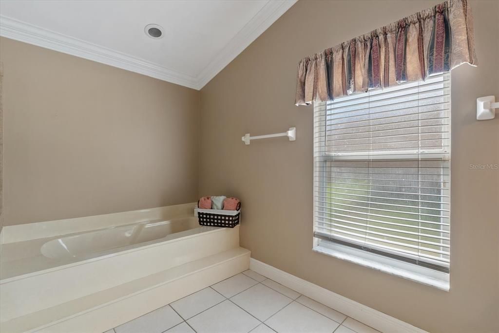 For Sale: $575,000 (3 beds, 2 baths, 2179 Square Feet)