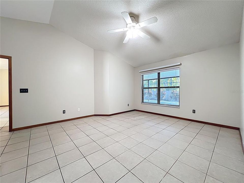 For Sale: $385,000 (3 beds, 2 baths, 1593 Square Feet)