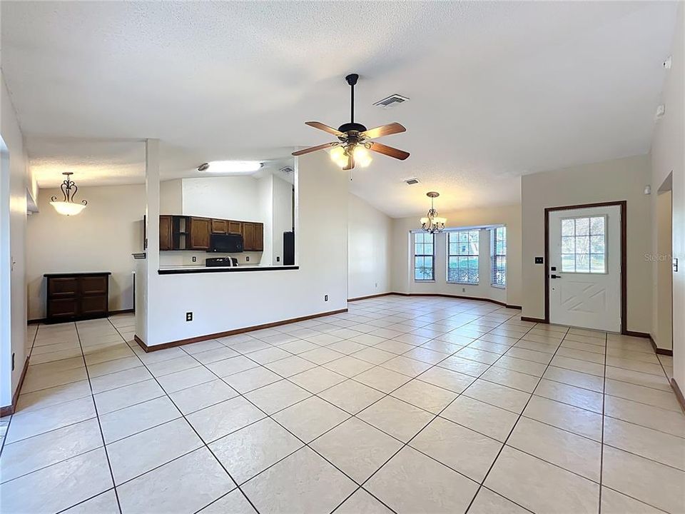 For Sale: $385,000 (3 beds, 2 baths, 1593 Square Feet)