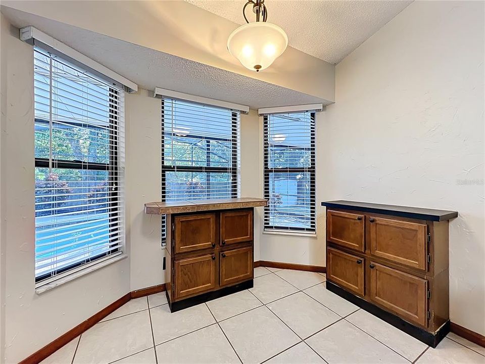 For Sale: $385,000 (3 beds, 2 baths, 1593 Square Feet)