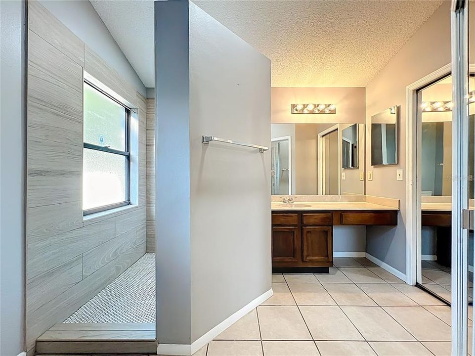 For Sale: $385,000 (3 beds, 2 baths, 1593 Square Feet)