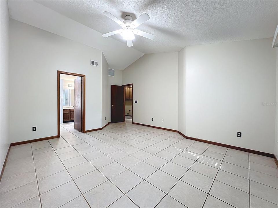 For Sale: $385,000 (3 beds, 2 baths, 1593 Square Feet)