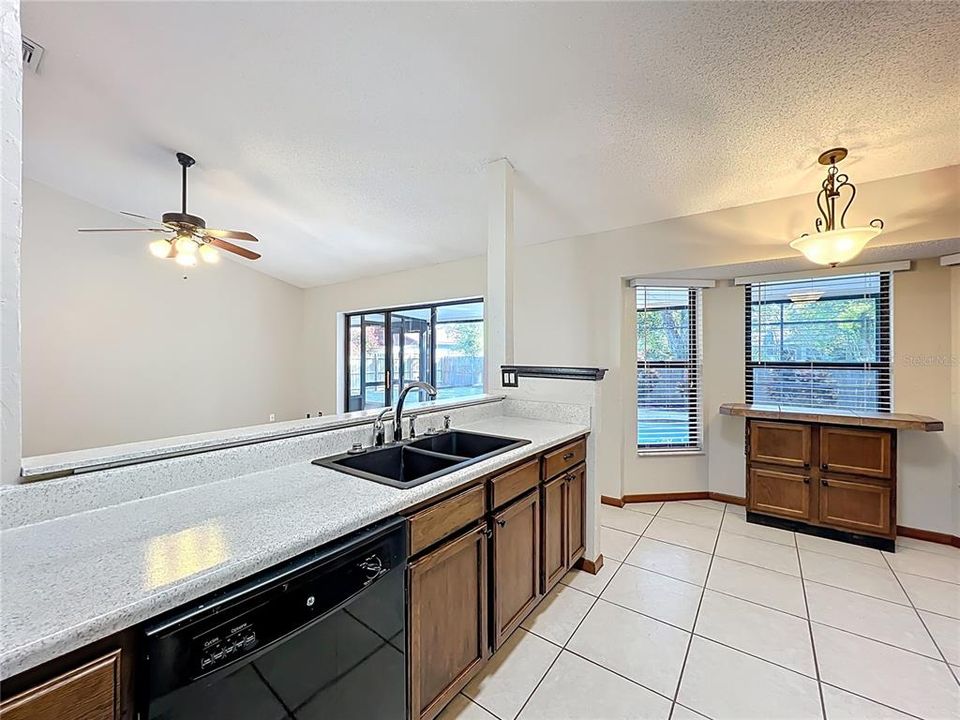 For Sale: $385,000 (3 beds, 2 baths, 1593 Square Feet)