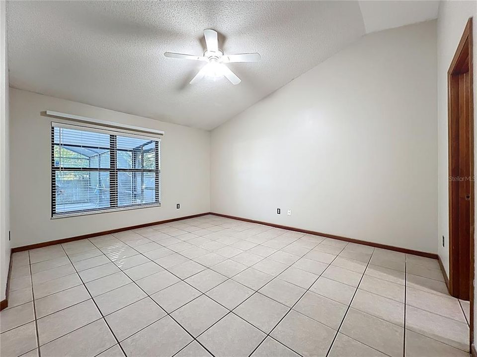 For Sale: $385,000 (3 beds, 2 baths, 1593 Square Feet)