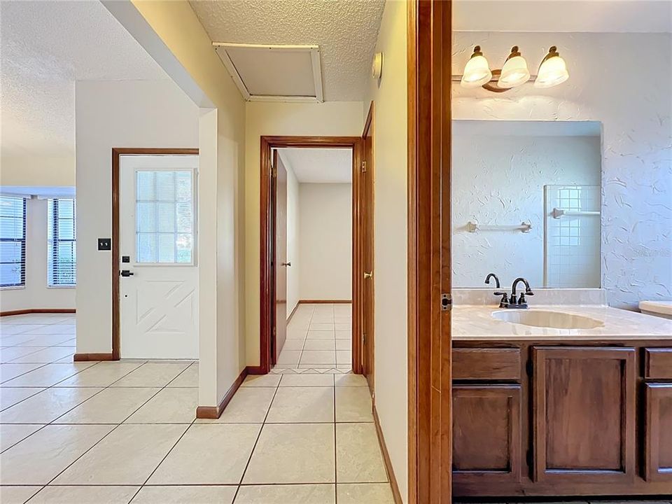 For Sale: $385,000 (3 beds, 2 baths, 1593 Square Feet)