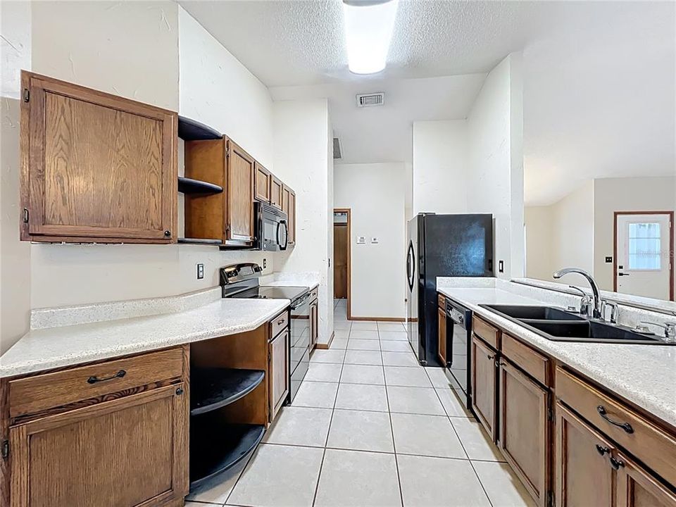 For Sale: $385,000 (3 beds, 2 baths, 1593 Square Feet)