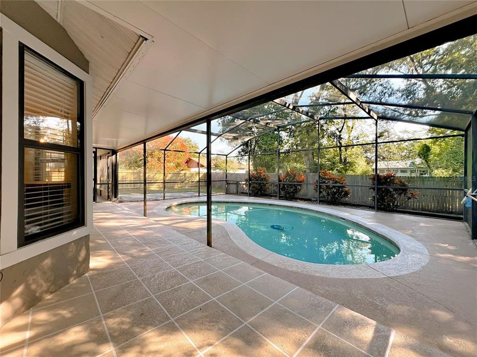 For Sale: $385,000 (3 beds, 2 baths, 1593 Square Feet)