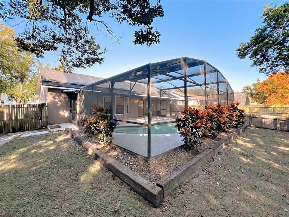 For Sale: $385,000 (3 beds, 2 baths, 1593 Square Feet)