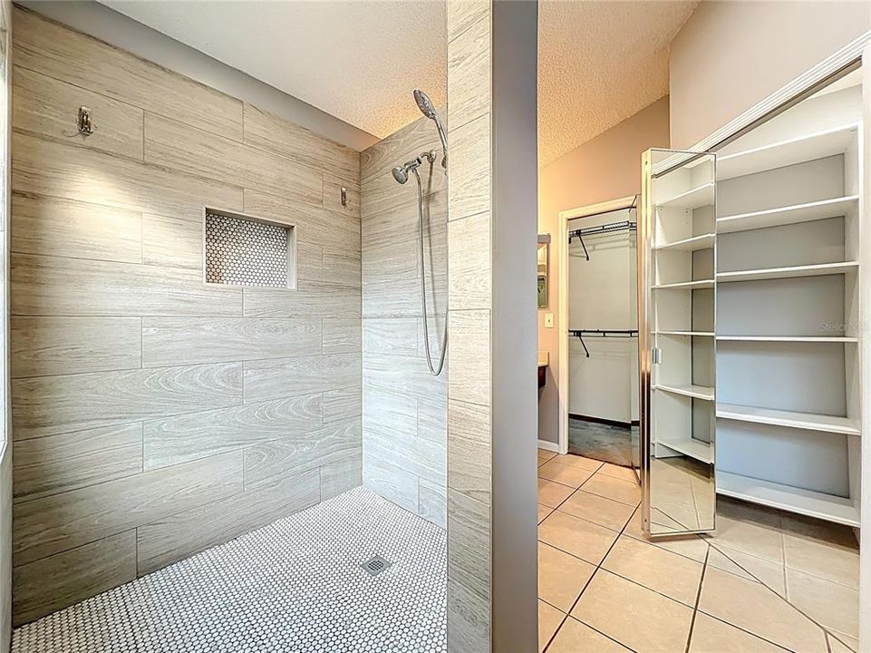 For Sale: $385,000 (3 beds, 2 baths, 1593 Square Feet)