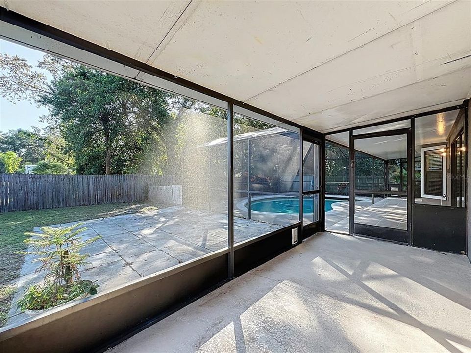 For Sale: $385,000 (3 beds, 2 baths, 1593 Square Feet)