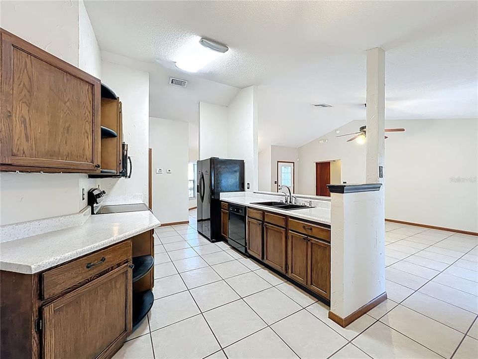 For Sale: $385,000 (3 beds, 2 baths, 1593 Square Feet)