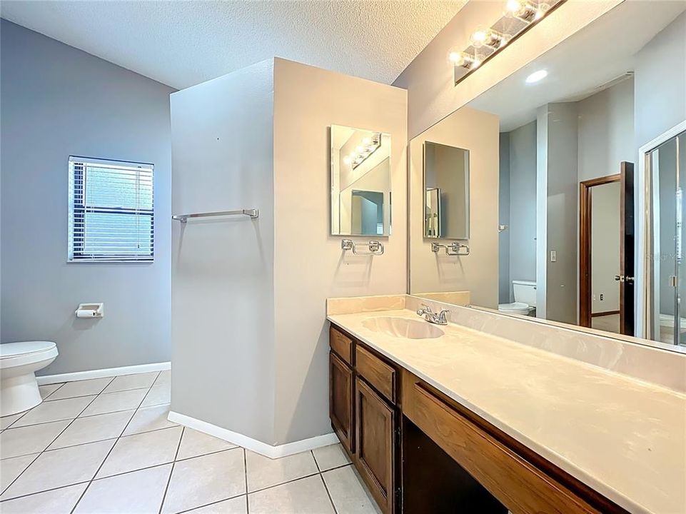 For Sale: $385,000 (3 beds, 2 baths, 1593 Square Feet)