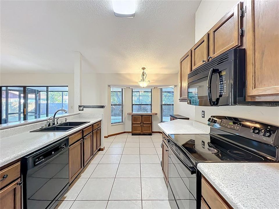 For Sale: $385,000 (3 beds, 2 baths, 1593 Square Feet)