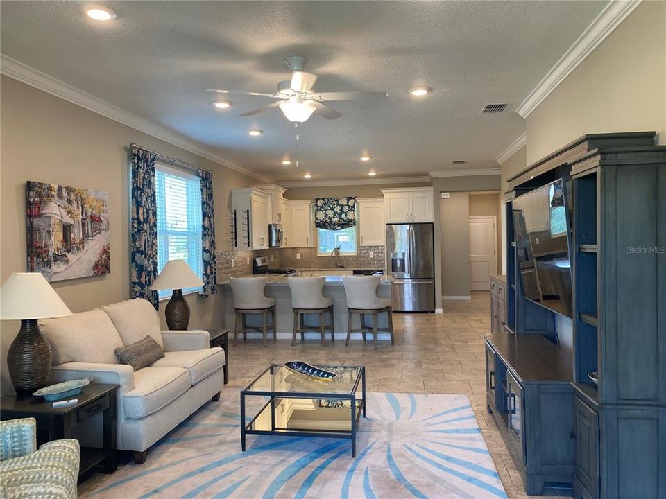 For Sale: $259,900 (2 beds, 2 baths, 1469 Square Feet)