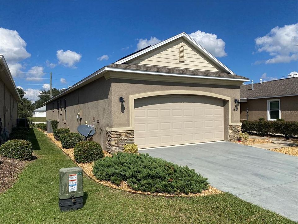 For Sale: $259,900 (2 beds, 2 baths, 1469 Square Feet)