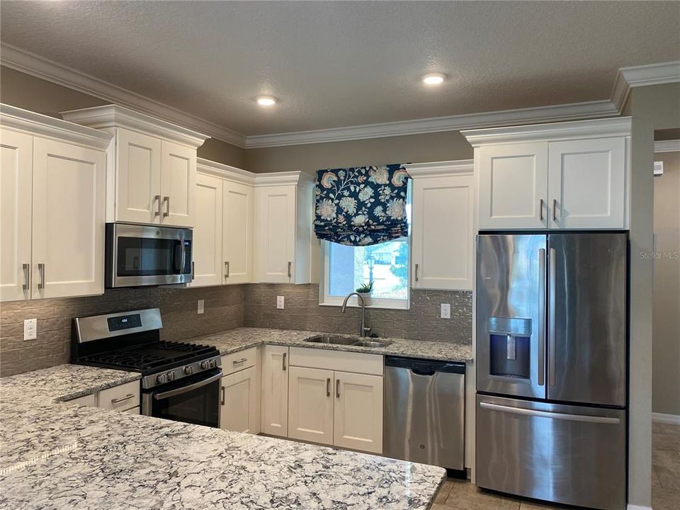 For Sale: $259,900 (2 beds, 2 baths, 1469 Square Feet)