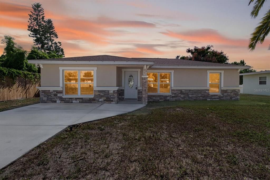 For Sale: $299,500 (2 beds, 2 baths, 1461 Square Feet)