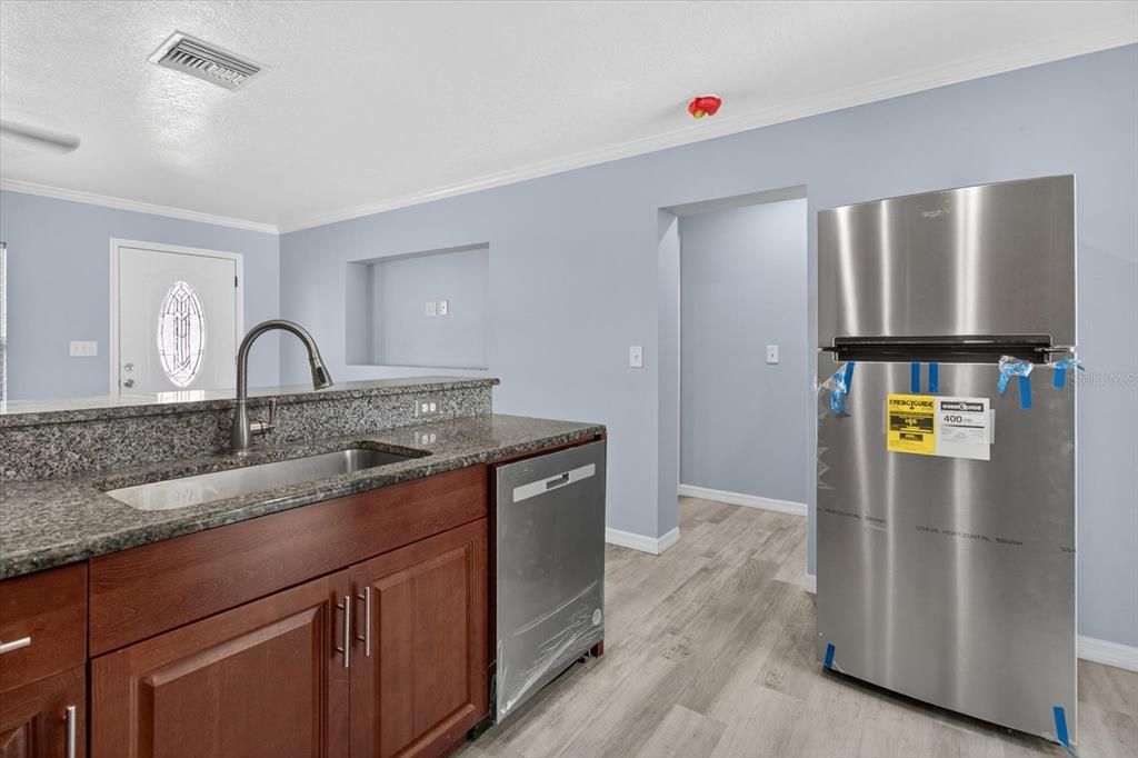 For Sale: $299,500 (2 beds, 2 baths, 1461 Square Feet)
