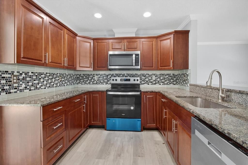 For Sale: $299,500 (2 beds, 2 baths, 1461 Square Feet)