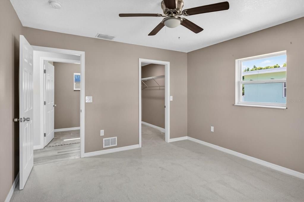 For Sale: $299,500 (2 beds, 2 baths, 1461 Square Feet)