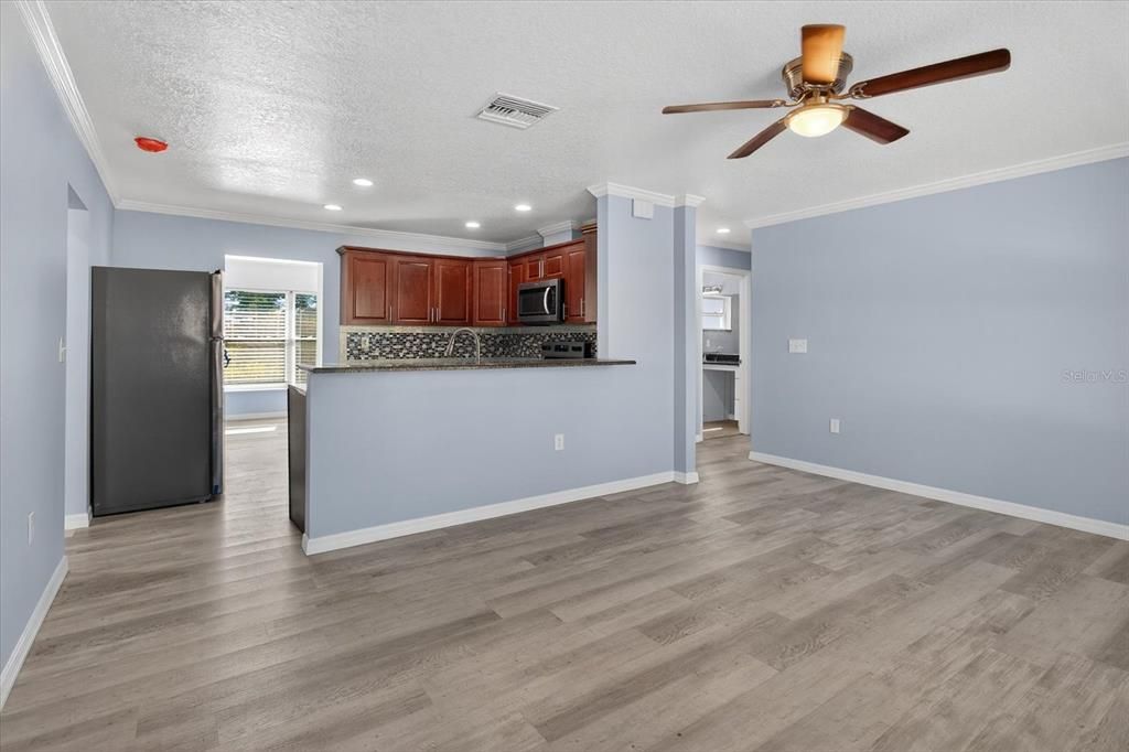 For Sale: $299,500 (2 beds, 2 baths, 1461 Square Feet)