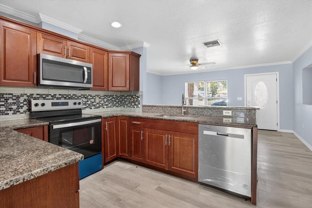 For Sale: $299,500 (2 beds, 2 baths, 1461 Square Feet)