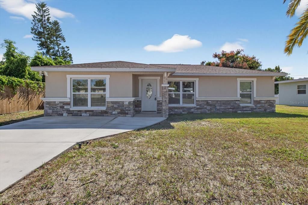 For Sale: $299,500 (2 beds, 2 baths, 1461 Square Feet)