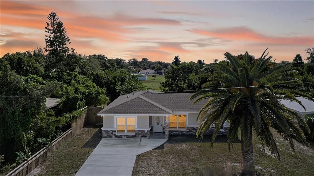 For Sale: $299,500 (2 beds, 2 baths, 1461 Square Feet)