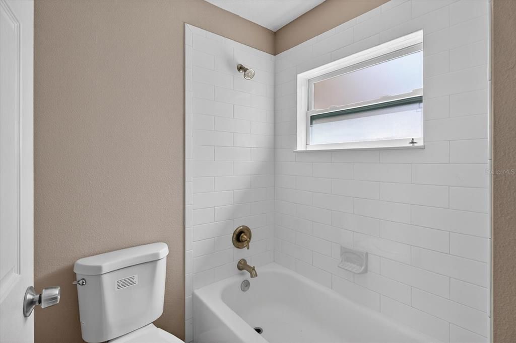 For Sale: $299,500 (2 beds, 2 baths, 1461 Square Feet)