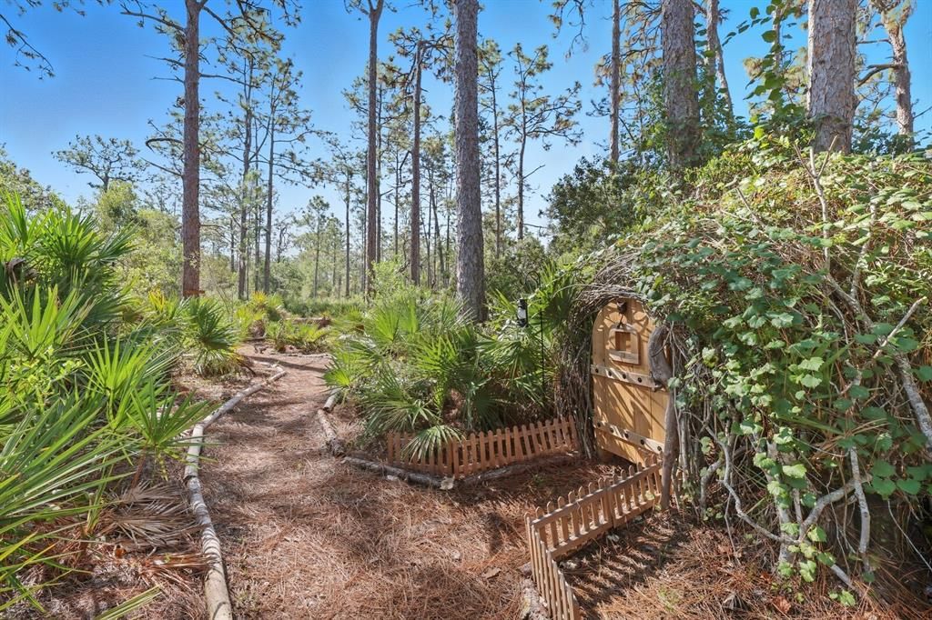 Под контрактом: $1,499,000 (9.42 acres)