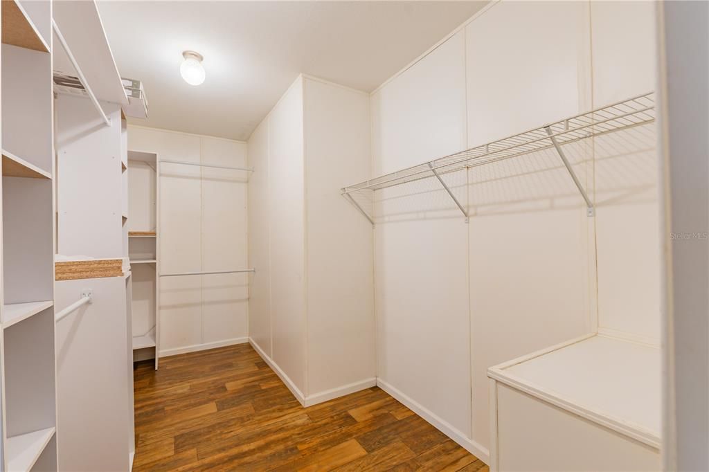 待售: $399,000 (4 贝兹, 3 浴室, 2490 平方英尺)