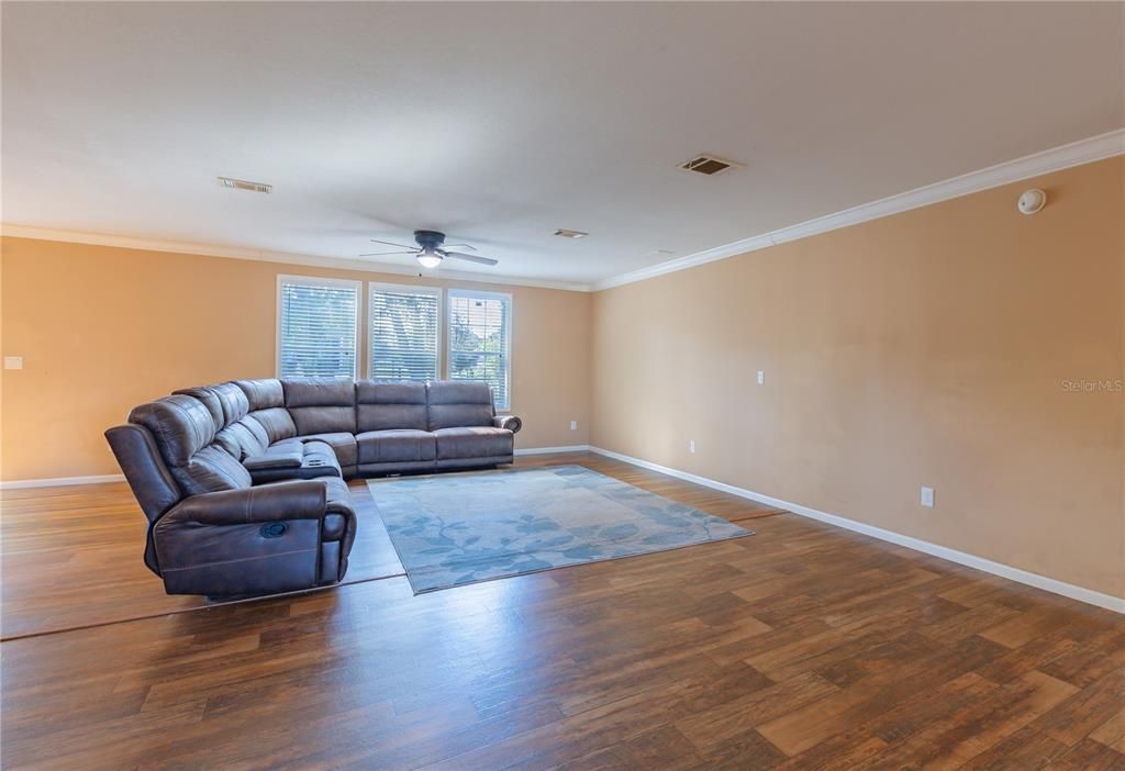 待售: $399,000 (4 贝兹, 3 浴室, 2490 平方英尺)