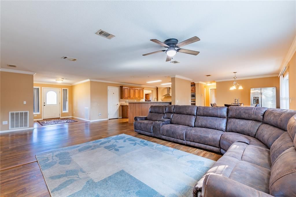 待售: $399,000 (4 贝兹, 3 浴室, 2490 平方英尺)