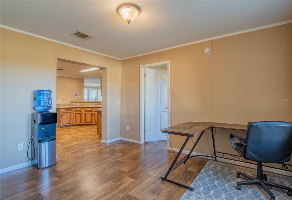 待售: $399,000 (4 贝兹, 3 浴室, 2490 平方英尺)