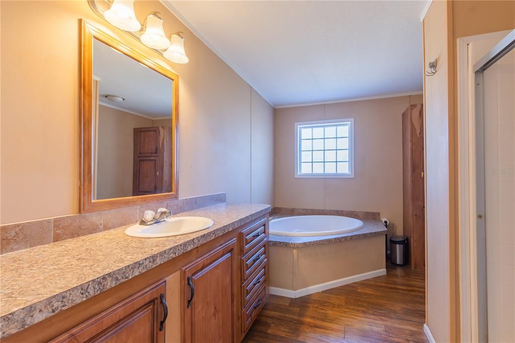 待售: $399,000 (4 贝兹, 3 浴室, 2490 平方英尺)