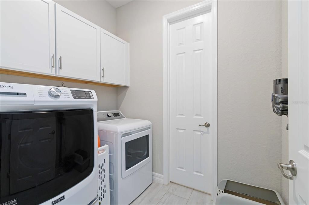 For Sale: $1,250,000 (4 beds, 3 baths, 2717 Square Feet)